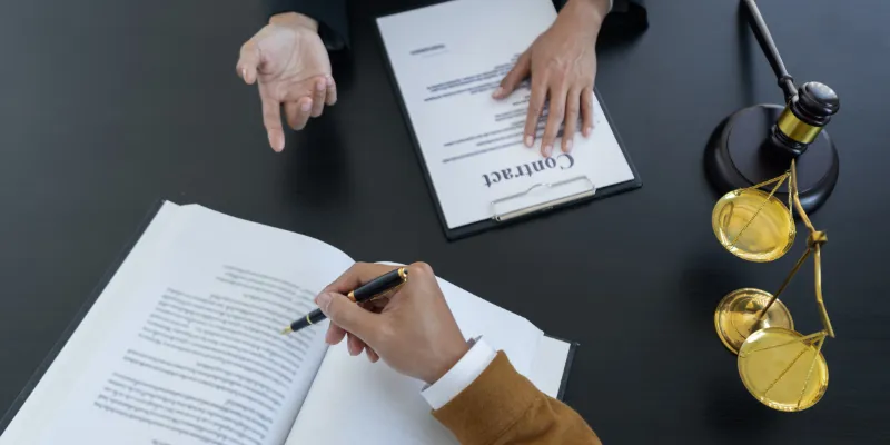 Tuân thủ pháp luật địa phương